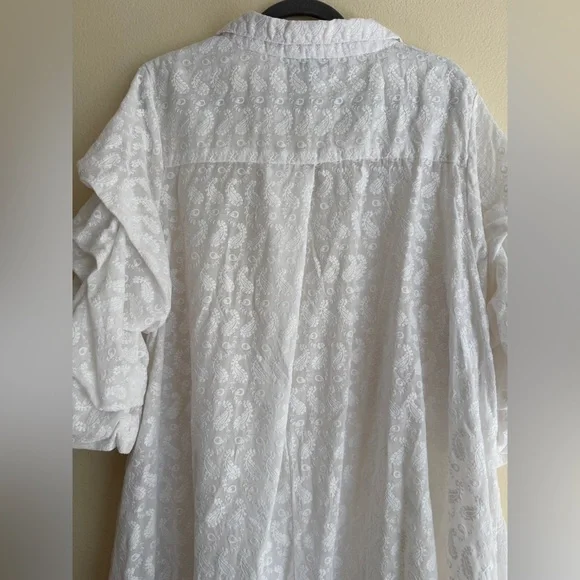 Chic White Maxi Dress with Puff Sleeves - Picture 6 of 7